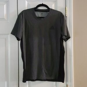Adidas gray black climacool shirt
Sz M
NWOT
